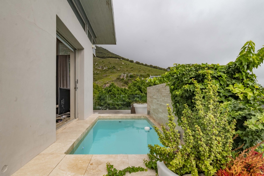 3 Bedroom Property for Sale in Bakoven Western Cape